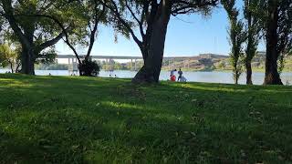 Time lapse de personas en la costanera de Viedma, Río Negro, Argentina