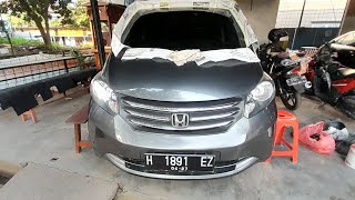 baret parah honda freed  sampe lembur