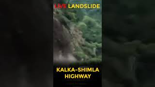 Car Narrowly Escaped | Landslide on Kalka Shimla Highway | Parwanoo, Solan, Himachal Pradesh