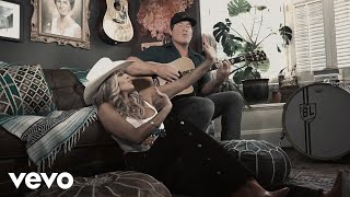 Leah Turner Ft. Jerrod Niemann - South Of The Border