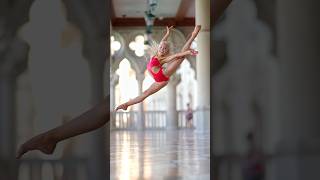 Always in a good mood 💃 Ruby #dancephotography #slowmotion #acrobatics