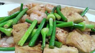 DELICIOUS STIR FRIED TOFU WITH GARLIC SPROUTS