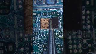 Removing BGA from De Soldering Wick #shorts #BgaReballing #solderingtips #MobileRepairTrick