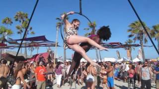 2016-07-16  17:47 Love Long Beach Festival - Acrobats