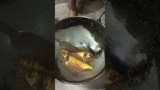 machli fry by village wife #fishfry #fishcooking #fishcutting #shorts