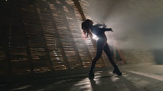 Lindsey Stirling Ft. Amy Lee Of Evanescence - Love Goes On And On