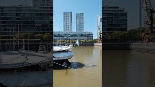 Bandera argentina en la corbeta Uruguay, Puerto Madero, Buenos Aires