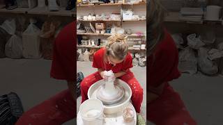 Throwing a salad bowl on the pottery wheel 🥗