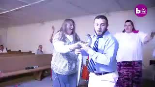 Pastor é mordido por cobra