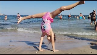 Gymnastics 🤸‍♀️ on the beach 🌊 6 years 🤸‍♀️ Andra ❤️