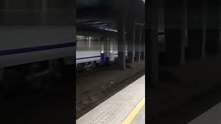 Pociąg IC z EP07-347 na stacji PKP Warszawa Centralna