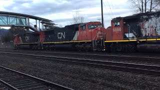 Super Rare Lash up! IC & SD75 & Old Switcher | CN freight train arrives at Mission Junction