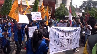 Tak Mau Ketinggalan, Aliansi Mahasiswa Se-Trenggalek Unjuk Rasa di Depan Kantor Dewan