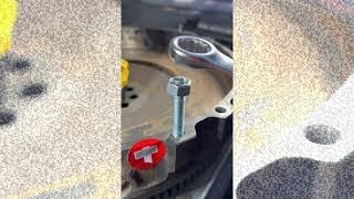 unscrew the stuck hairpin - we show it and there are no problems / открутить шпильку -  нет проблем