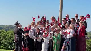 Skjærgårdskoret 17.mai 2024, flaggheis på Tinghaug, Færder kommune