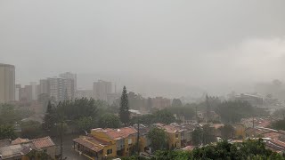 En VIVO aguacero centro de la ciudad valle Aburrá Medellín 🇨🇴 Sin Destino