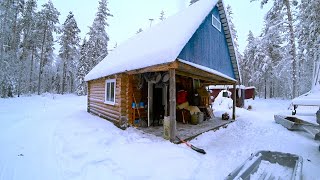 В ЭТОЙ ЛЕСНОЙ ИЗБЕ УЮТНО КАК ДОМА \ЖИЗНЬ В ТАЙГЕ И РЫБАЛКА ХАРИУСА НА ЛЕСНЫХ РЕКАХ СЕВЕРА