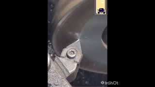 rectificando disco de freno en un torno