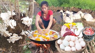 Duck egg cooking with snails for dinner - Solo cooking of survival in jungle