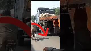 #yttrending #viralvideo #pathan #truckdriver #truckdriver #shortsclip #road #dangerous #top10