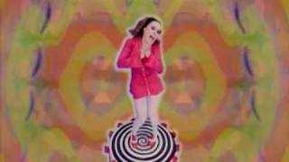 Deee-Lite - Groove Is In The Heart (Official Video)