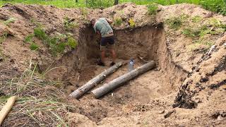 Начал строить землянку. Копка ямы. Установка опорных столбов. I'm building a dugout in the forest.