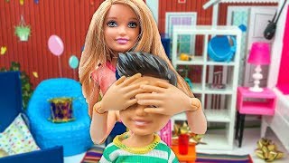 Barbie ve Ailesi Bölüm 170 | Yeni Odada Sürpriz Parti - Çizgi film tadında evcilik oyunları