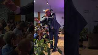 Robson Silva ministrando na igreja pentecostal missão da fé em Ceilândia Brasília