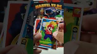 Abriendo sobres de tarjetas de Mario Bros