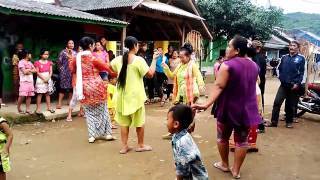 PERTUNJUKAN ANGKLUNG CIPTAGELAR SHOW IN CIHANGASA 2 C2   Sederhana