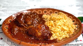 Mole de pollo tradicional de Mexico delicioso