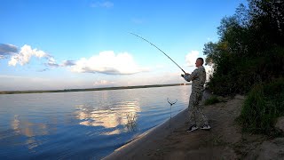 ДУМАЛ ТАЩУ ЛЕЩА НА 5КГ!!! РЫБАЛКА ДВА В ОДНОМ (НОЧЬЮ ДОНКА, УТРОМ СПИННИНГ)