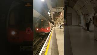 Northern line 1995 stock at London Bridge #publictransport #train #class #shorts #short