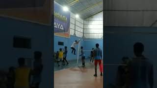 🤣🤣 Funny volleyball moment #funnysports #funnyfails #volleyball #voleybol #volleyballserve