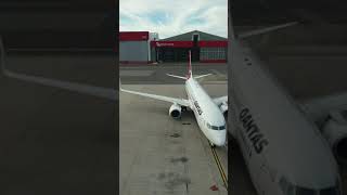 Qantas 737-800 at Qantas Sydney Domestic Terminal #shorts #airport #aviation