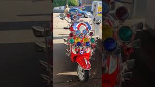 ایک گورے کا موٹر سائیکل انگلینڈ میں، پاکستانی ساٹئل میں۔Motorcycle in UK like Pakistani bus or truck