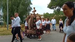 Dożynki w Gminie Serniki, przejście korowodu dożynkowego