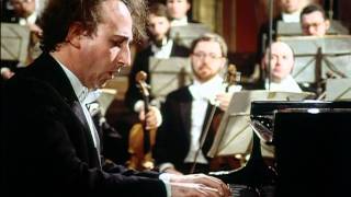 Pollini-Beethoven-Piano Concerto No.3-part 2 of 4 (HD)