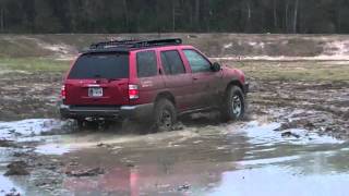 Nissan Pathfinder mudding