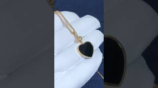 Chopard Happy Diamond Series 18k yellow gold Onyx Necklace.
#chopard #necklace #gift #jewelry