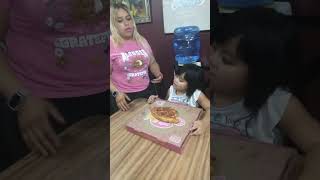 cuando le peleas la pizza a mamá 😂😂😂 #shorts