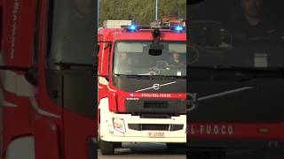 Autopompa Volvo in sirena per un incendio! #shortvideo #emergency #sirenhead #viral #follow #fire