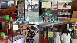 kesibukan IRT // menyusun dagangan // sambil jualan di teras rumah