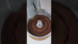 Esse é o BOLO DE CHOCOLATE mais FÁCIL e RÁPIDO que você já viu! #shorts #short