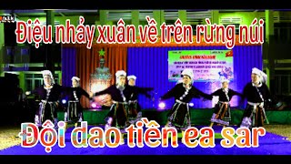 Điệu nhảy xuân về trên rừng núi do đội nhảy dân vũ người dao tiền biểu diễn. Nông Châu tổng hợp.