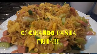 Mi esposo cocina pasta frita instantánea!