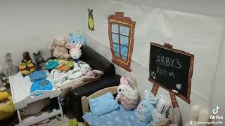 Welcome to Arby's Room. Art by Arby's Mum.