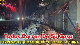 TERREMOTO DE MAGNITUD 7,0 SACUDE A CHINA, CAUSANDO PANICO TODOS HULLEN DE SUS HOGARES