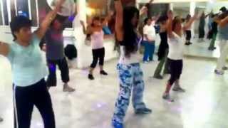 Zumba con Adriana Salinas ( Shake shake señora )