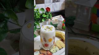 Easy Banana Milkshake 😋 बनाना से है कुछ बनाना तो बनाएं बनाना मिल्कशेक।#shorts#bananamilkshake